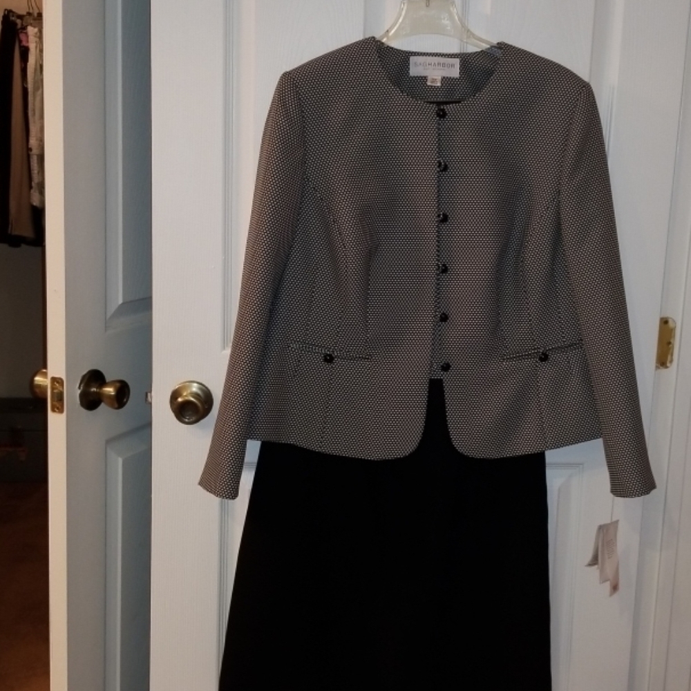 Women's 2 Piece Skirt Suit